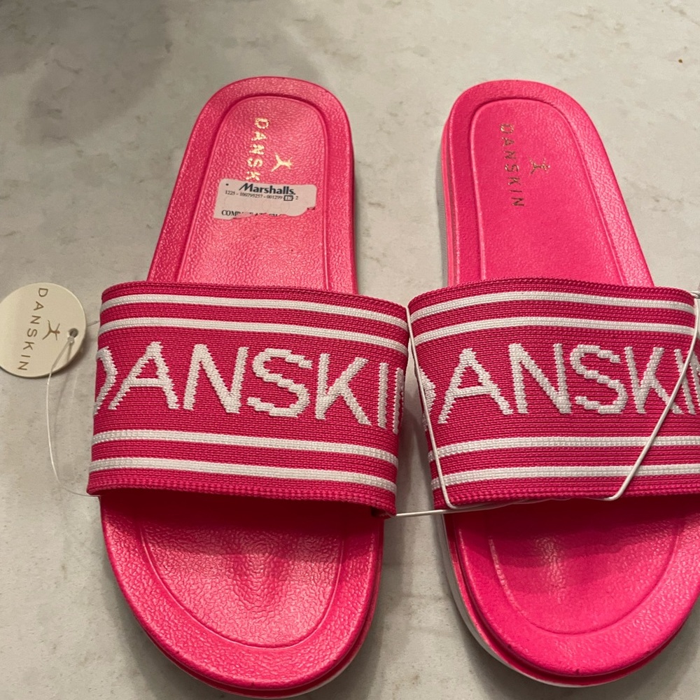 Danskin pink slides NWT size 7.5